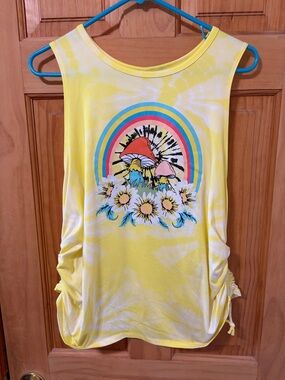 🌹5 for $25🌹Women’s/ Juniors Tie-Dye Mushroom & Daisy Graphic Tank